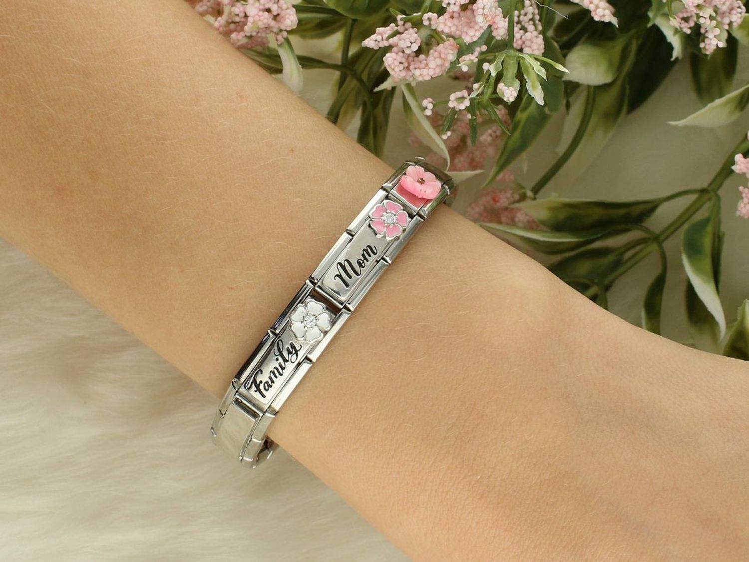 Nomination Link 925 zawieszka srebro Podwójny link z napisem 'Mom' i różowym kwiatem 330734 20.png